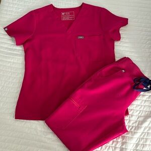Ultra rose FIGS scrubs XS Catarina Scrub top and XS petite Zamora joggers